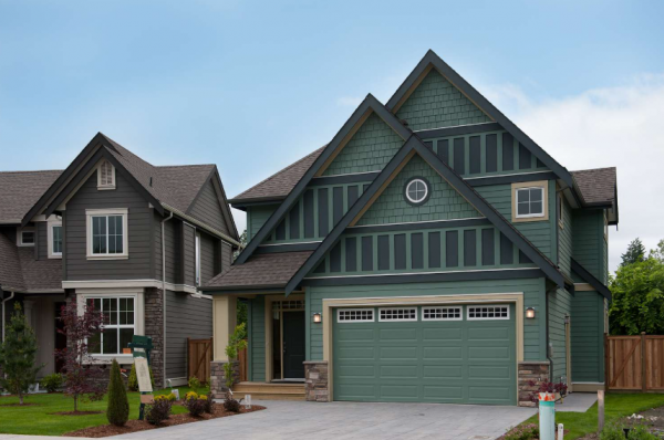 Garasi dengan Gaya Klasik Eropa dan Kolom Ornamental